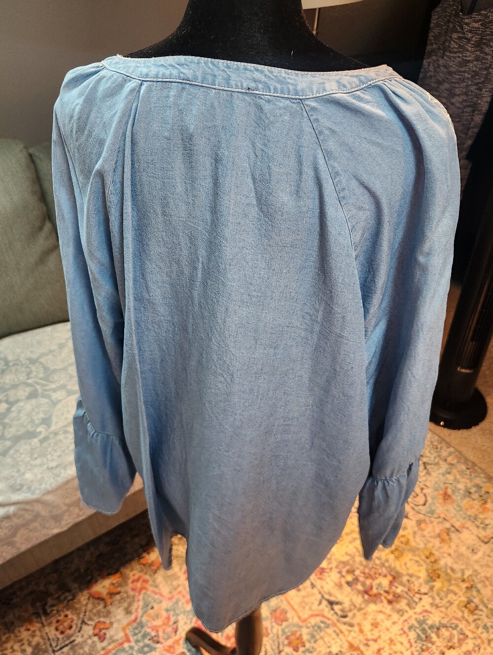 FDJ Blue Chambray Floral Embroidered V-Neck Peasant Top XL Slight Sparkles Boho - Picture 7 of 9